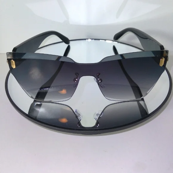 Black/Smoke Grey Gradient Lens Gold & Black Snake Head Design Square Sunglasses - Picture 2 of 6